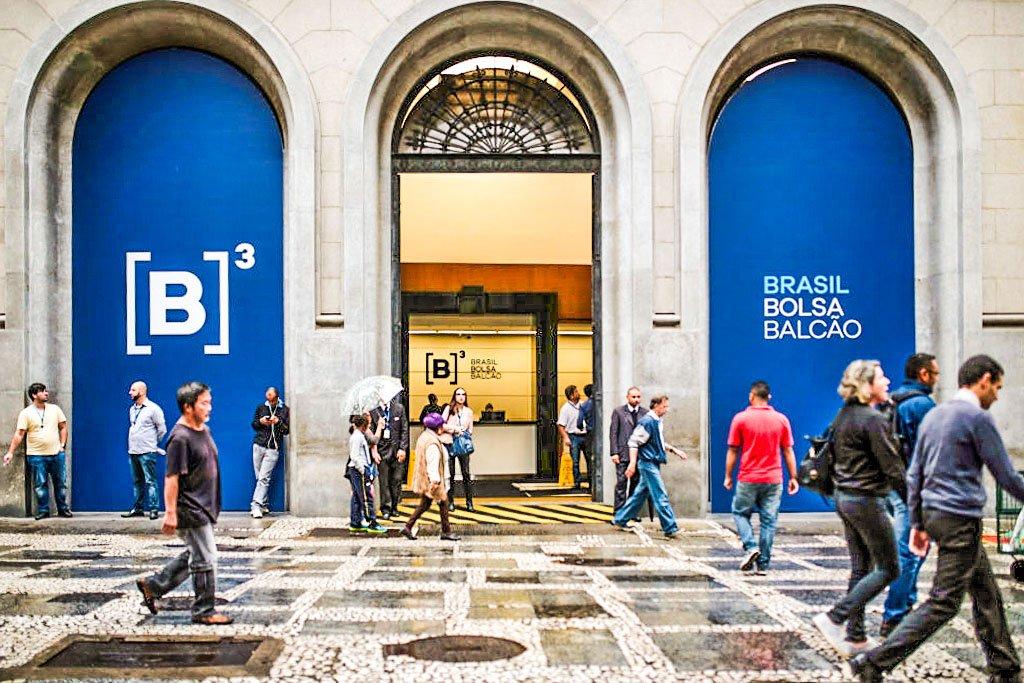 Fachada da B3: recorde histórico com 53 ofertas de ações, sendo 23 IPOs (Patricia Monteiro/Bloomberg/Getty Images)