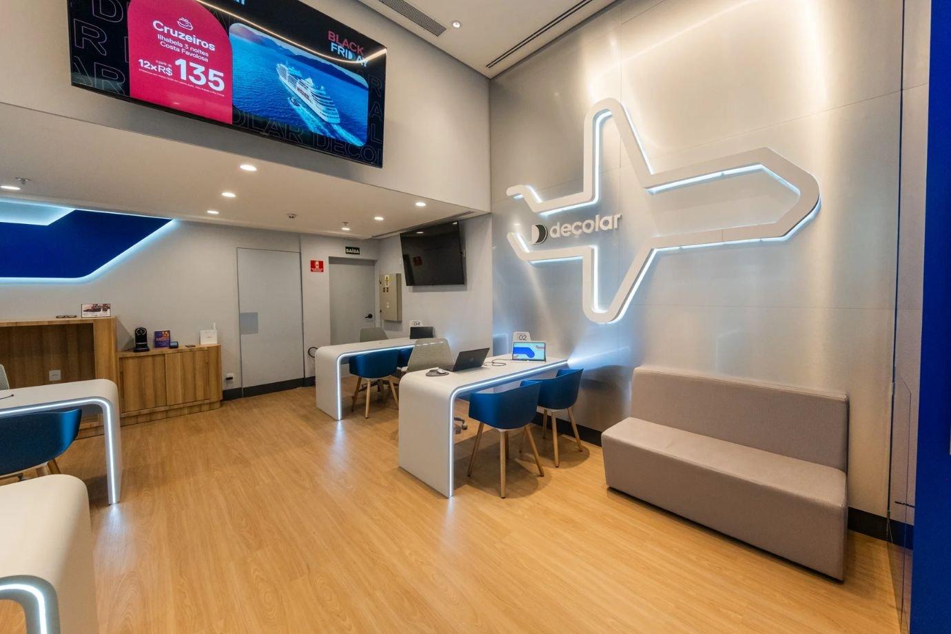 Decolar: loja ajuda a atrair novos clientes para base e vender produtos de tíquete médio maior (Decolar/Divulgação)