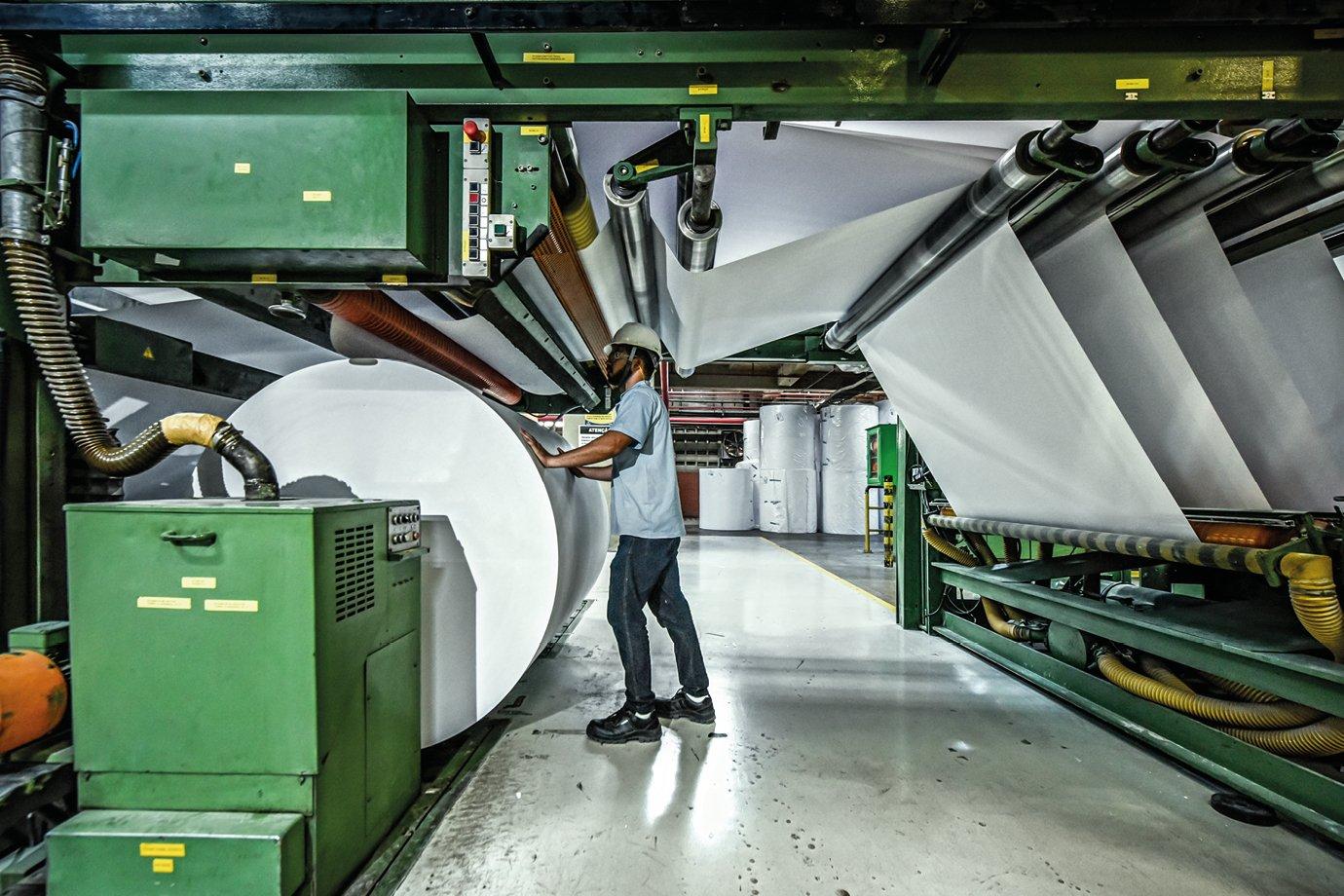 Produção da Suzano: a companhia tem demonstrado capacidade de repassar preços e está em ritmo de desalavancagem, sendo um papel com potencial de valorização (Germano Lüders/Exame)