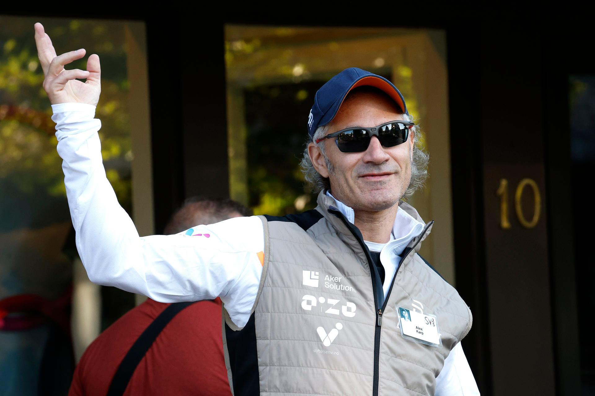 Alex Karp, CEO da Palantir: Venda de US$ 2 bilhões em ações nos últimos dois anos o torna um dos maiores "inside sellers" do mundo de tech, diz Left